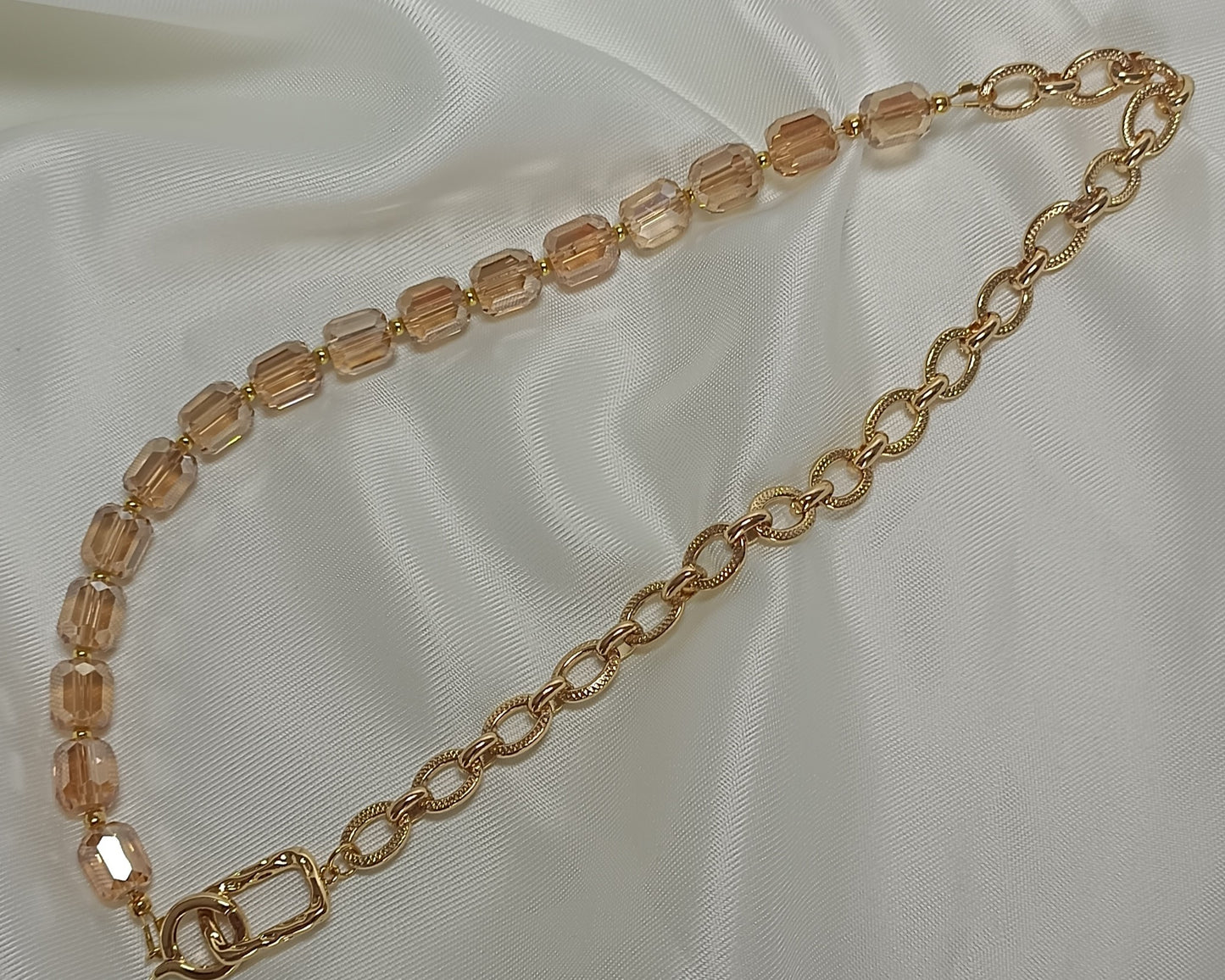 Collier asymétrique